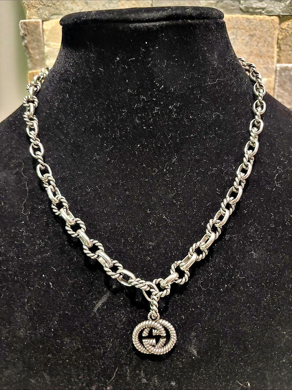 Interlocking G Pendant Necklace with Textured Chain Silver